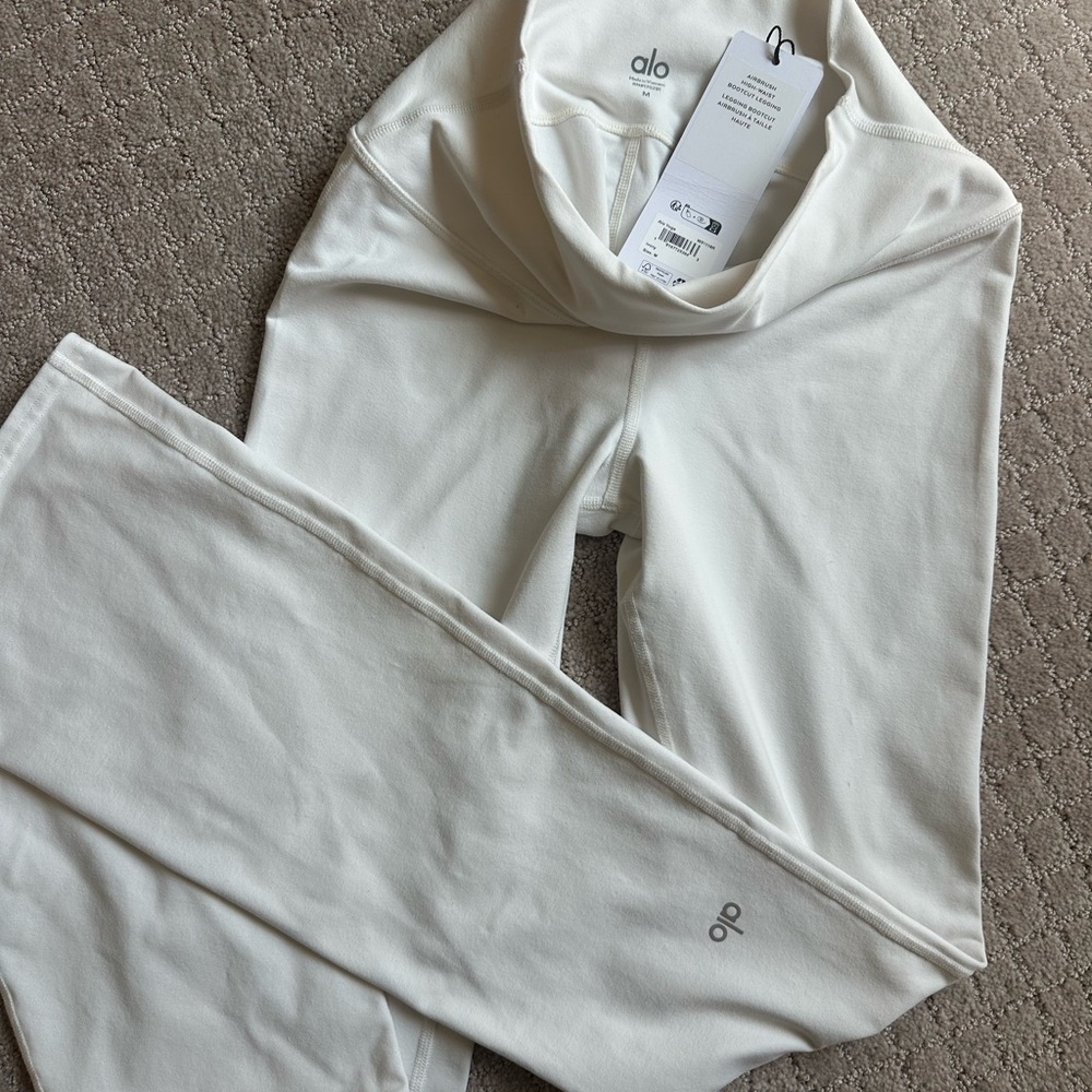 ALO Yoga Airbrush High-Waist Leggings in Ivory